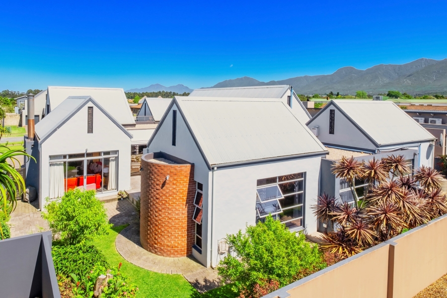 5 Bedroom Property for Sale in Earls Court Lifestyle Estate Western Cape